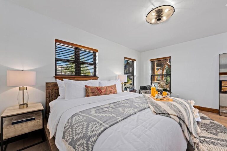 Stylish Cabin3