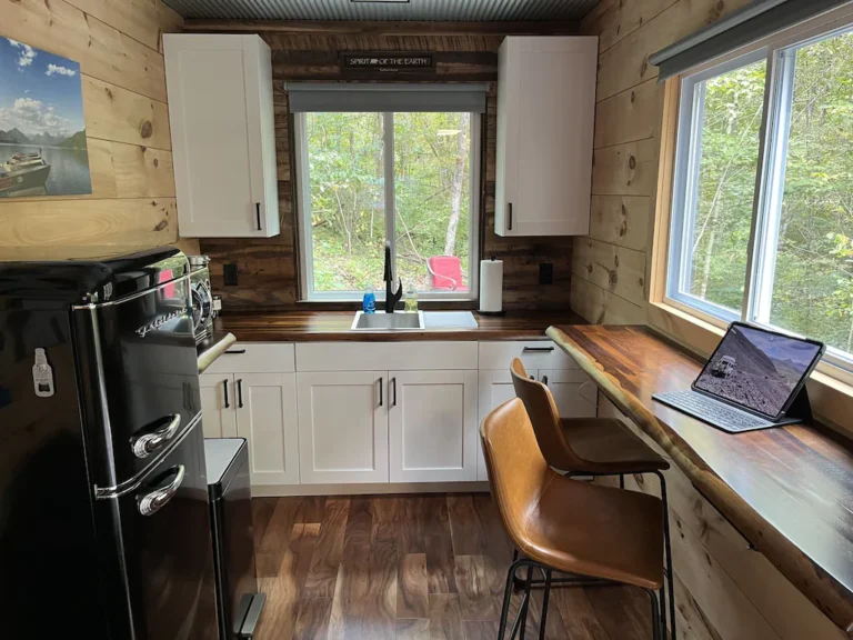 Upscale Shipping Container Cabin2