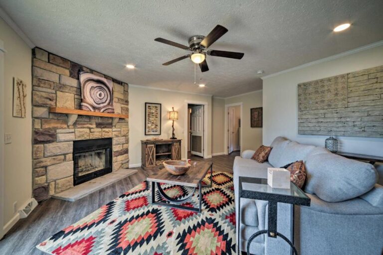 Waterfront Kentucky Lake Home3