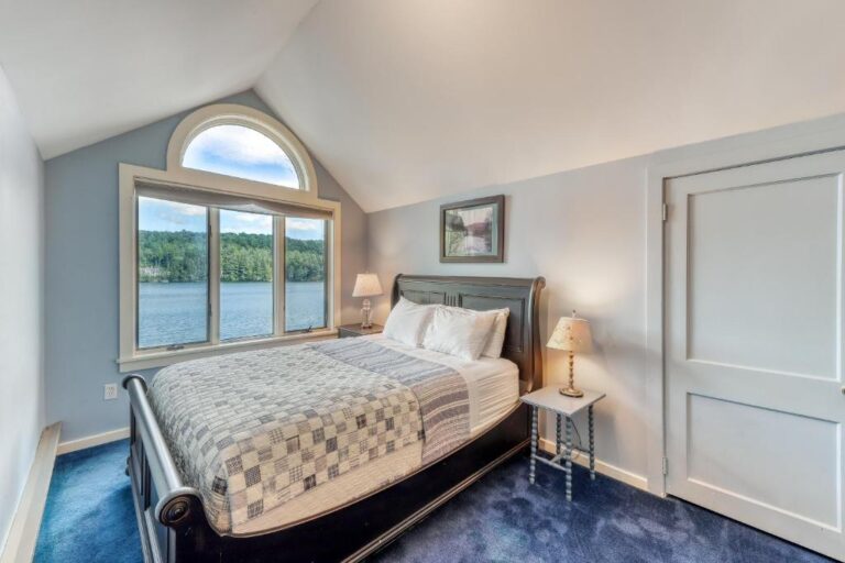 Hall's All-Seasons Lake House2