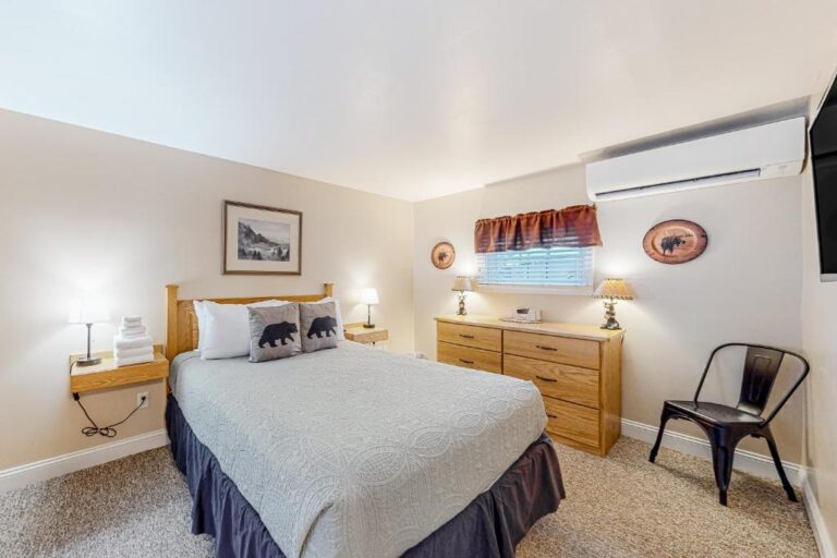 Northwoods Lodge Cabin 12